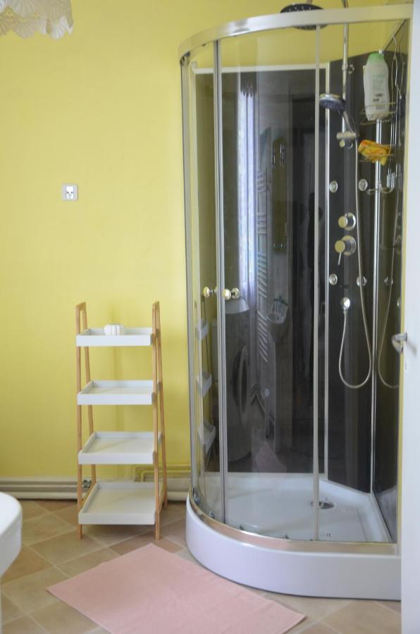Au Bord De L'Eau Appartement 50 M2 Chambon-sur-Voueize Exterior photo