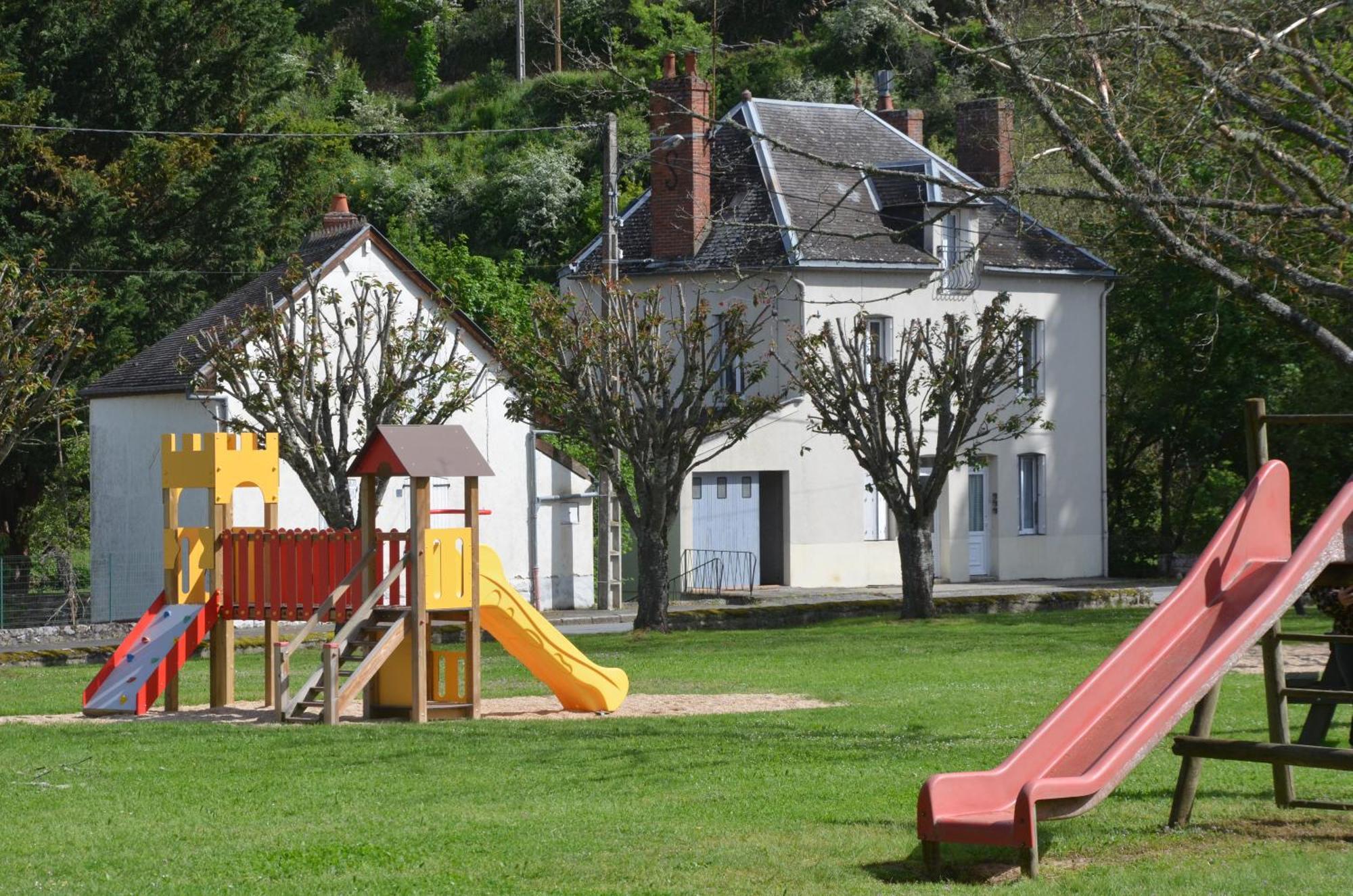 Au Bord De L'Eau Appartement 50 M2 Chambon-sur-Voueize Exterior photo